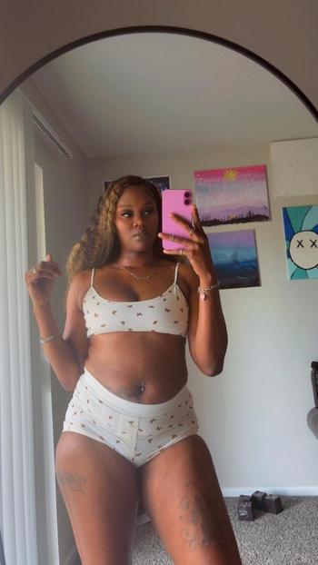 KITTY, 25  female escort, Albany