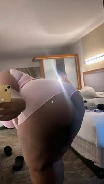 Juicyy, 24  female escort, Albany